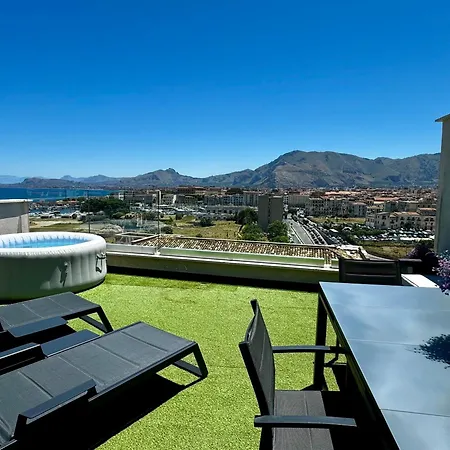 Marina Rooftop View Apartment Palermo